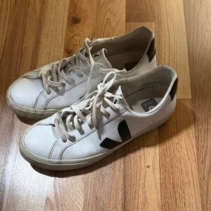 Veja Men's White and Black Sneakers